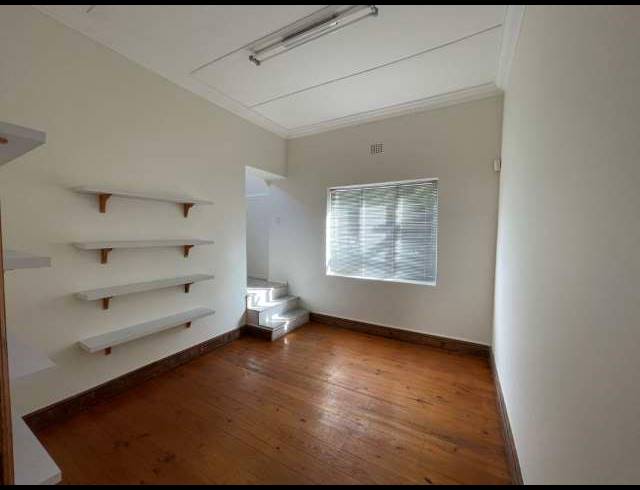 433M² BUILDING TO LET IN VREDEHOEK